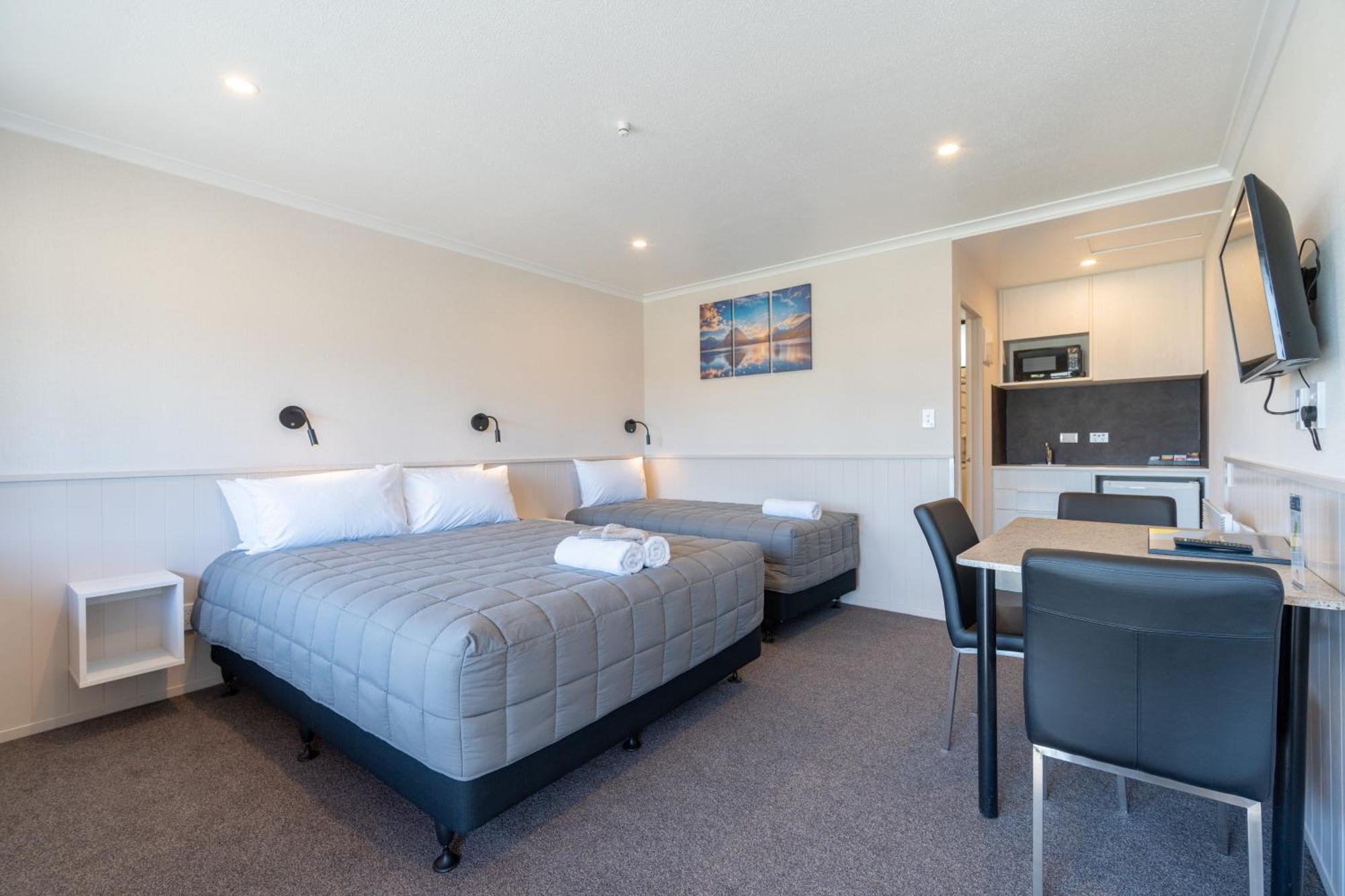Te Anau Top 10 Holiday Park And Motels Экстерьер фото